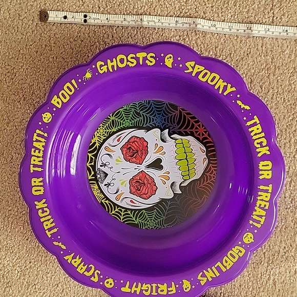 Sugar Scull Tablecloth (54" X 80") Halloween Candy Bowl - Picture 5 of 7